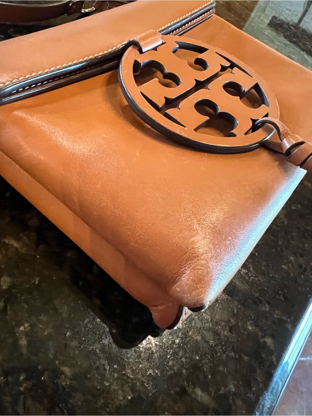 Tory Burch Tan Leather Logo Crossbody Bag - Picture 3 of 8
